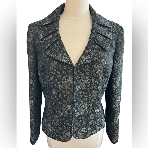 Le Suit Jackets & Blazers - Vintage Le Suit Black and Gold Floral Mesh Crop Open Blazer Size 16